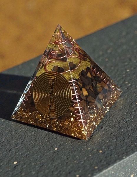 Hovedbilde Orgonittpyramide med Tigerøye ...